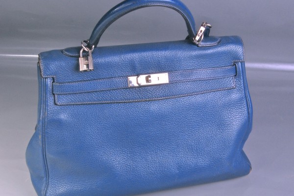 HERMES  sac Kelly en cuir grainé bleu  40 cm