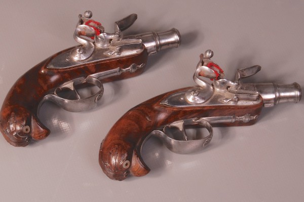 Paire de pistolets miniatures Epoque XVIII° siècle