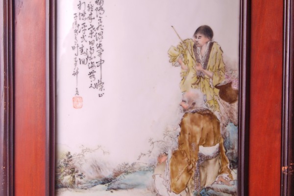 Plaque en porcelaine à décor de personnages et calligraphies CHINE  Période République