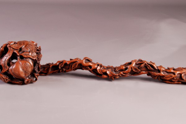 Sceptre en bois sculpté  CHINE