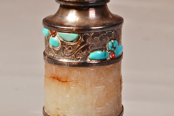 Tabatière en argent, jade et turquoises  CHINE  Dynastie Qing
