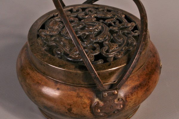 Brûle parfum couvert       Bronze patiné    CHINE     Dynastie Qing