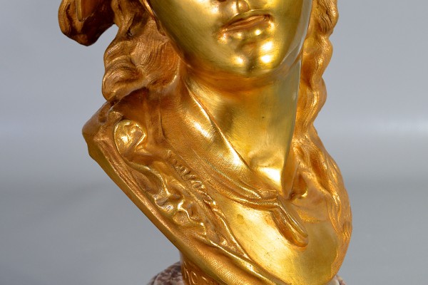 D'après Rodin Buste de jeune fille en bronze doré
